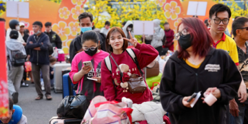 Ấm lòng với tấm vé nghĩa tình về quê ăn tết sum vầy 2026